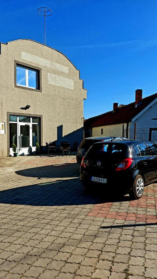 Апартаменты Apartman Mladenovic Заечар Экстерьер фото